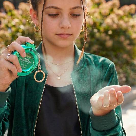 FAO Schwarz - Hydrating Hand Sanitizer Spray – Apple Pop - Fashion Activity and Roleplay