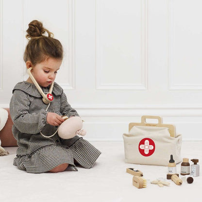 Le Toy Van - 10 Piece Animal Vet Pretend Play Set - Preschool