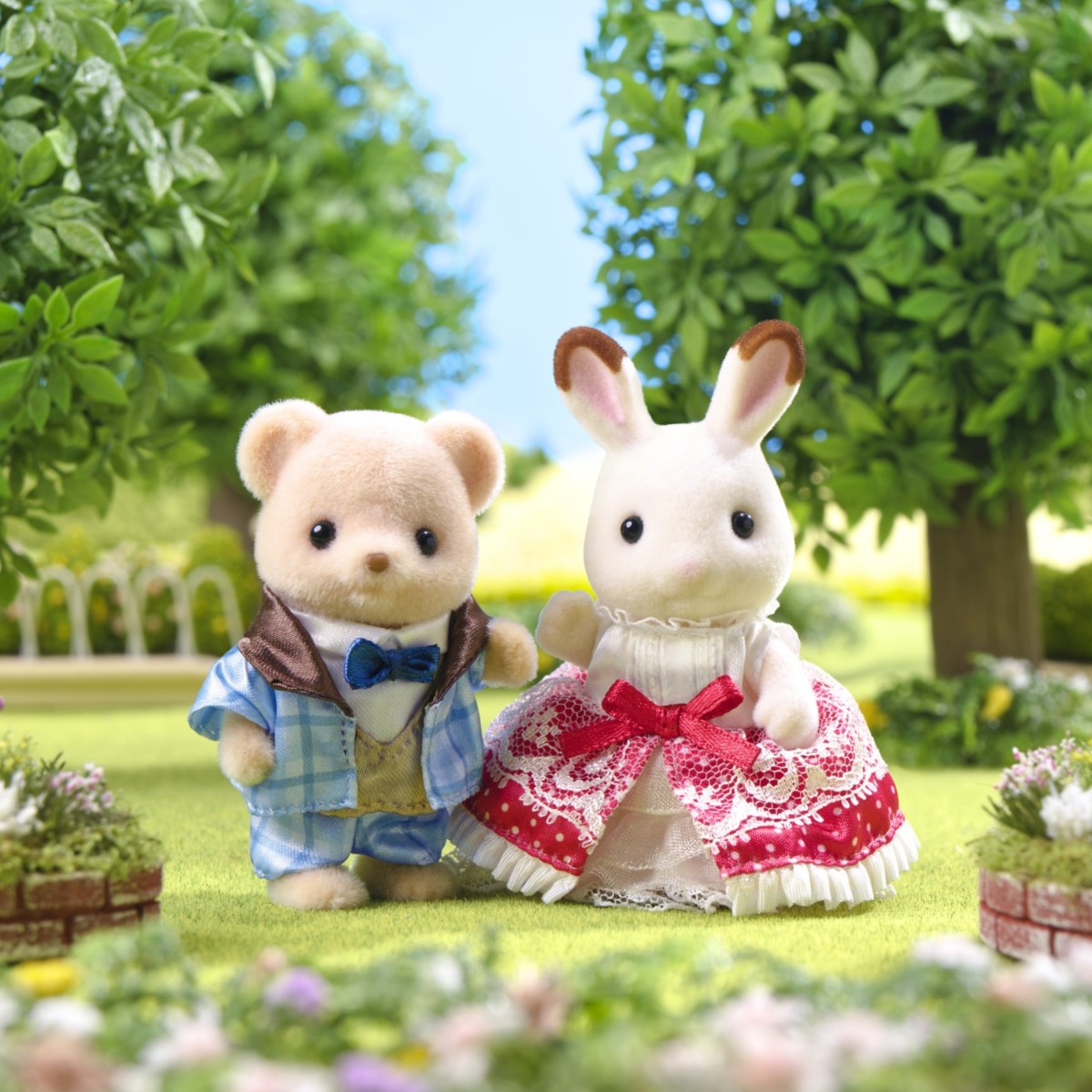 Calico Critters - Calico Critters Anniversary Friends Set - Freya & Theo Collectible Doll Figures - Collectibles