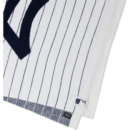 Barefoot Dreams - CozyChic New York Yankees Throw - Trend Accessories