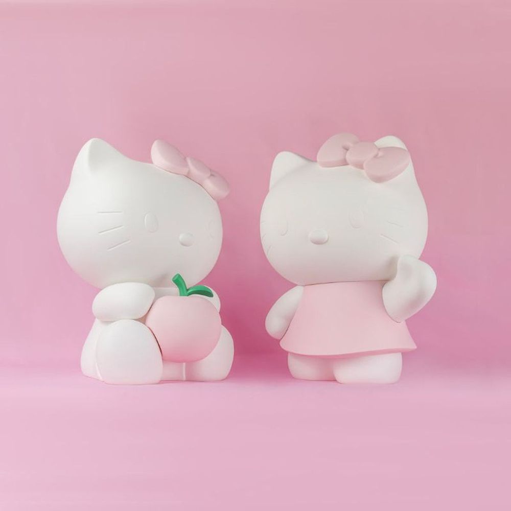 Leblon Delienne - Hello Kitty Figure in Pink Robe - 10.6" - Collectibles