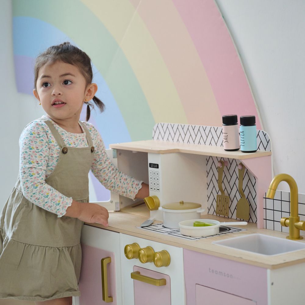Teamson Kids - Little Chef Hampton Wooden Play Kitchen with Ice Dispenser & Sink - Pink - Preschool