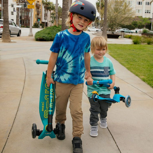 Micro Kickboard - Micro Maxi Foldable LED Scooter - Petrol Green - Outdoor