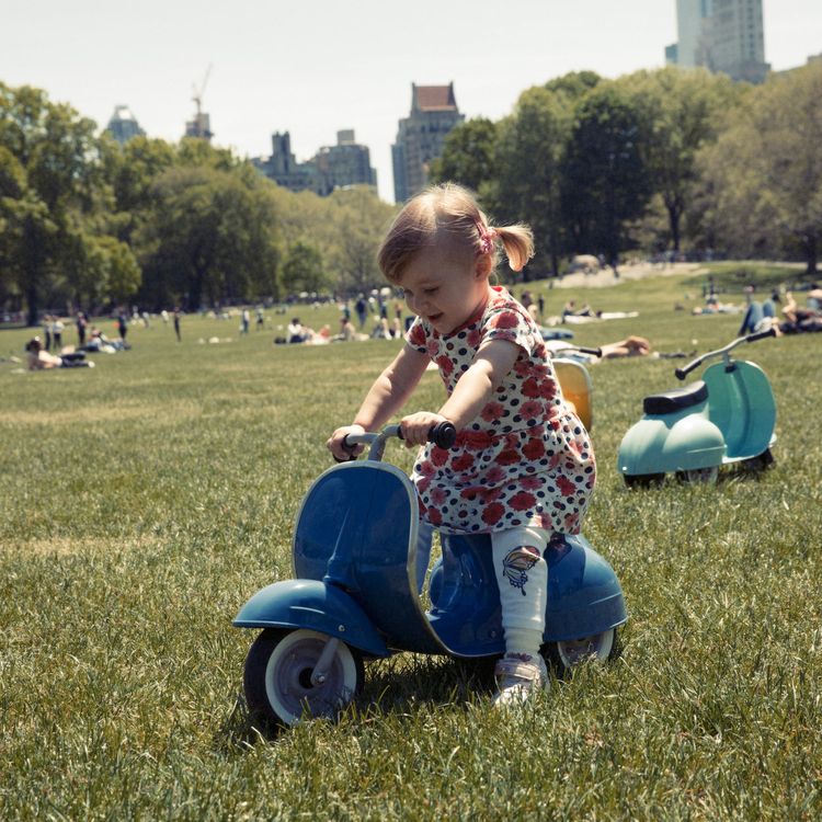 Ambosstoys - Primo Classic Ride-On Scooter - Blue - Preschool